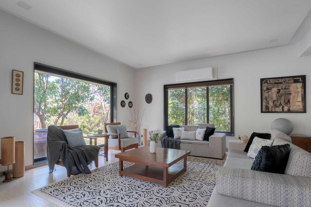 The Leaf By Stayvista - An Enchanting Escape Offering A Pool, Terrace, Lush Lawn, Contemporary Interiors, And Indoor Games アリバグ エクステリア 写真