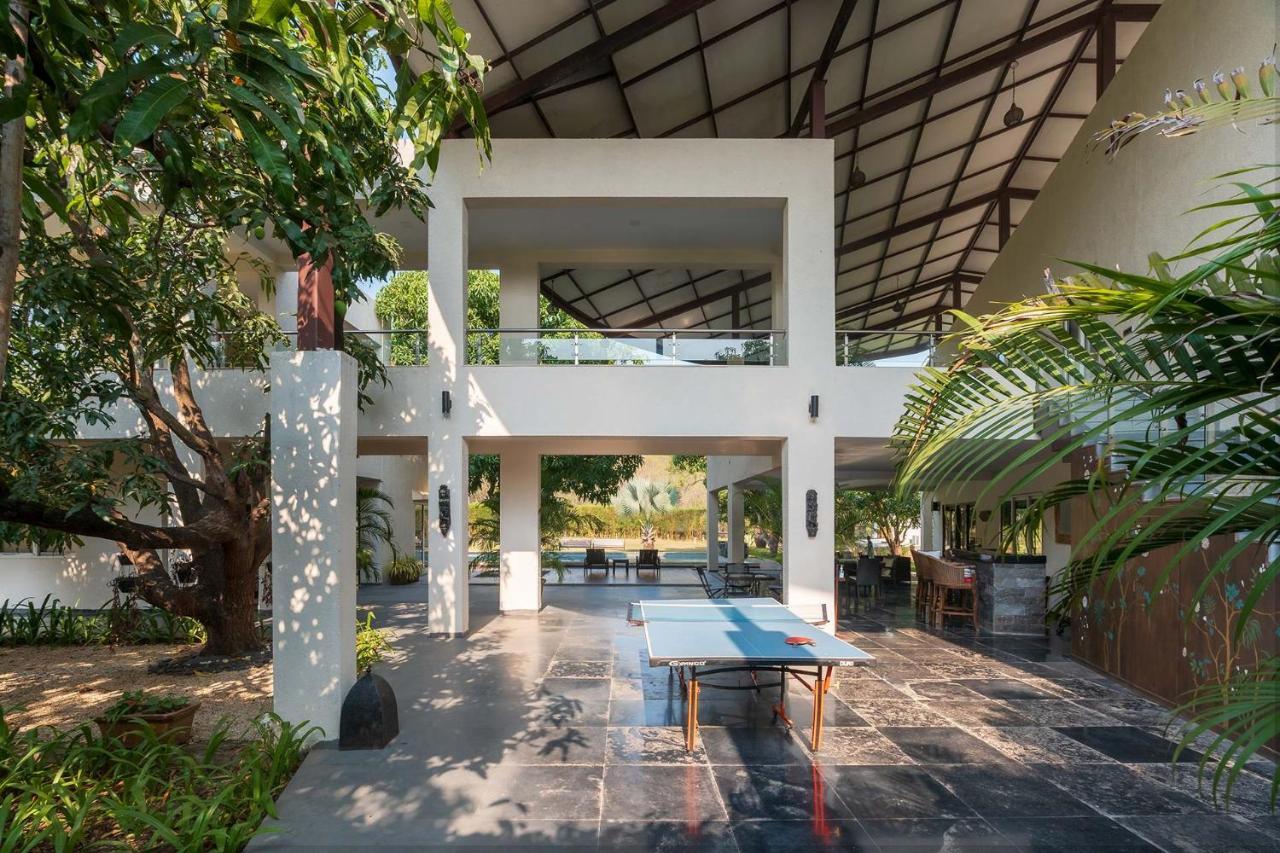 The Leaf By Stayvista - An Enchanting Escape Offering A Pool, Terrace, Lush Lawn, Contemporary Interiors, And Indoor Games アリバグ エクステリア 写真
