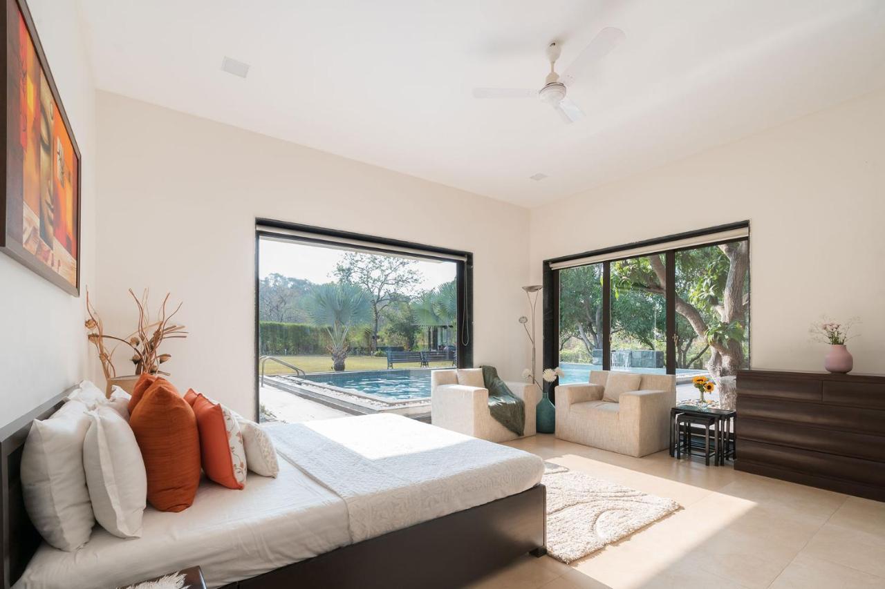 The Leaf By Stayvista - An Enchanting Escape Offering A Pool, Terrace, Lush Lawn, Contemporary Interiors, And Indoor Games アリバグ エクステリア 写真