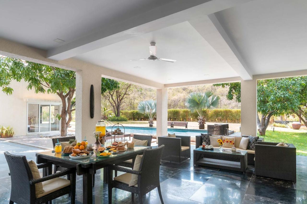 The Leaf By Stayvista - An Enchanting Escape Offering A Pool, Terrace, Lush Lawn, Contemporary Interiors, And Indoor Games アリバグ エクステリア 写真
