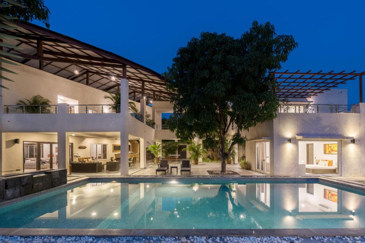 The Leaf By Stayvista - An Enchanting Escape Offering A Pool, Terrace, Lush Lawn, Contemporary Interiors, And Indoor Games アリバグ エクステリア 写真