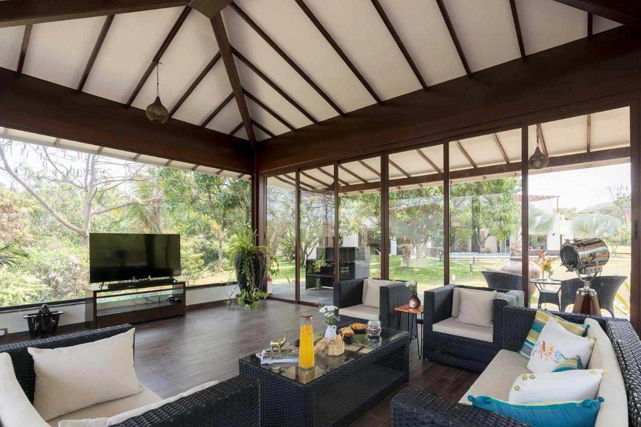 The Leaf By Stayvista - An Enchanting Escape Offering A Pool, Terrace, Lush Lawn, Contemporary Interiors, And Indoor Games アリバグ エクステリア 写真