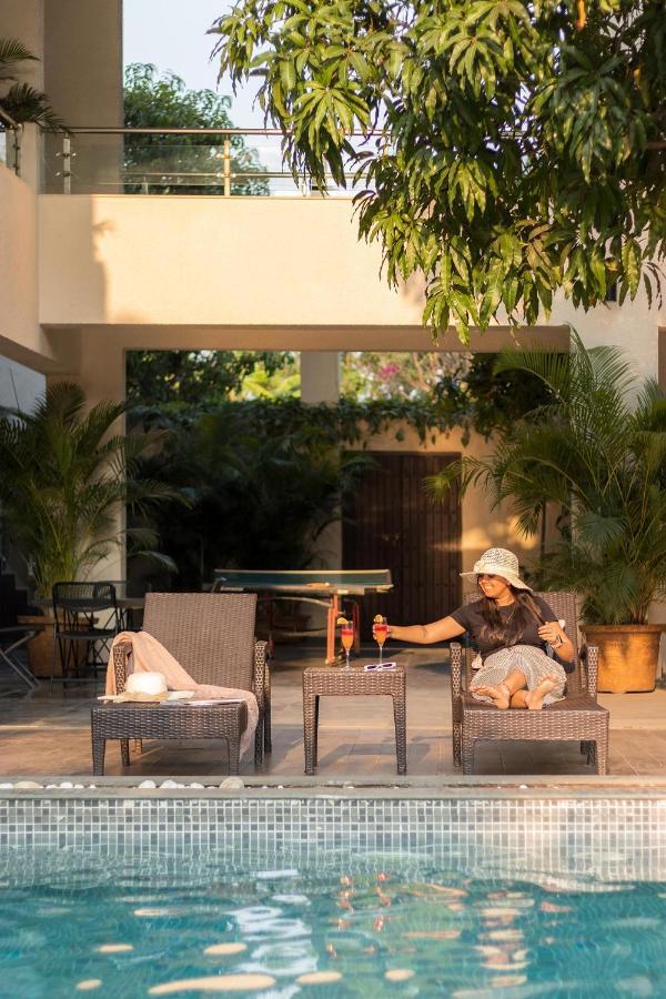 The Leaf By Stayvista - An Enchanting Escape Offering A Pool, Terrace, Lush Lawn, Contemporary Interiors, And Indoor Games アリバグ エクステリア 写真