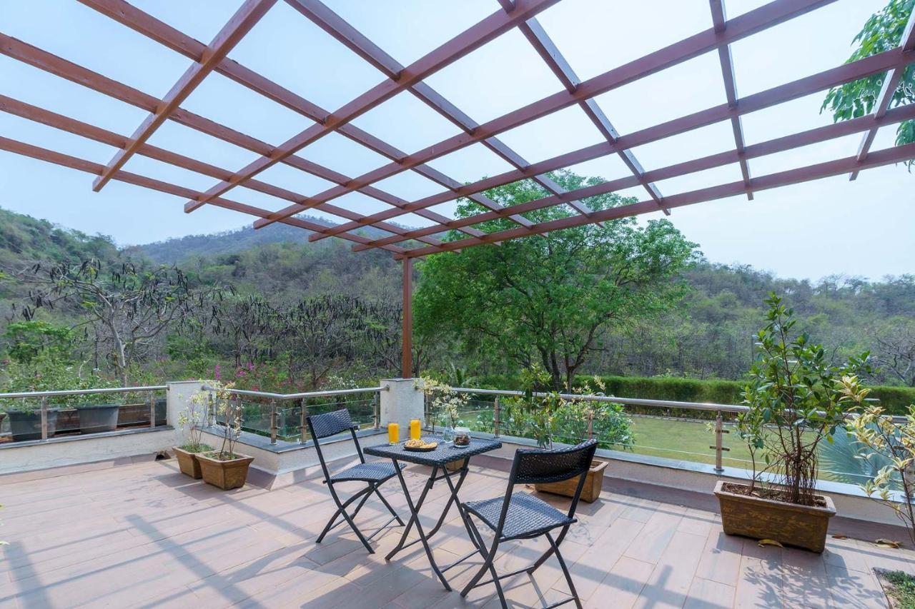 The Leaf By Stayvista - An Enchanting Escape Offering A Pool, Terrace, Lush Lawn, Contemporary Interiors, And Indoor Games アリバグ エクステリア 写真