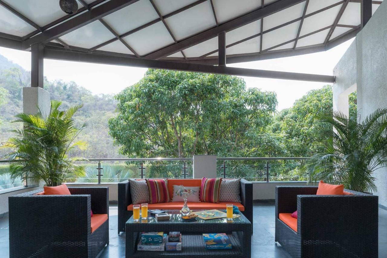 The Leaf By Stayvista - An Enchanting Escape Offering A Pool, Terrace, Lush Lawn, Contemporary Interiors, And Indoor Games アリバグ エクステリア 写真