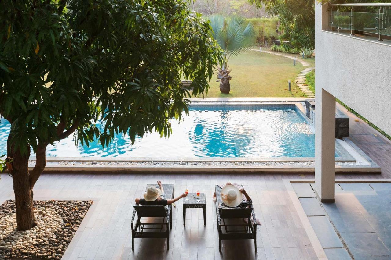 The Leaf By Stayvista - An Enchanting Escape Offering A Pool, Terrace, Lush Lawn, Contemporary Interiors, And Indoor Games アリバグ エクステリア 写真