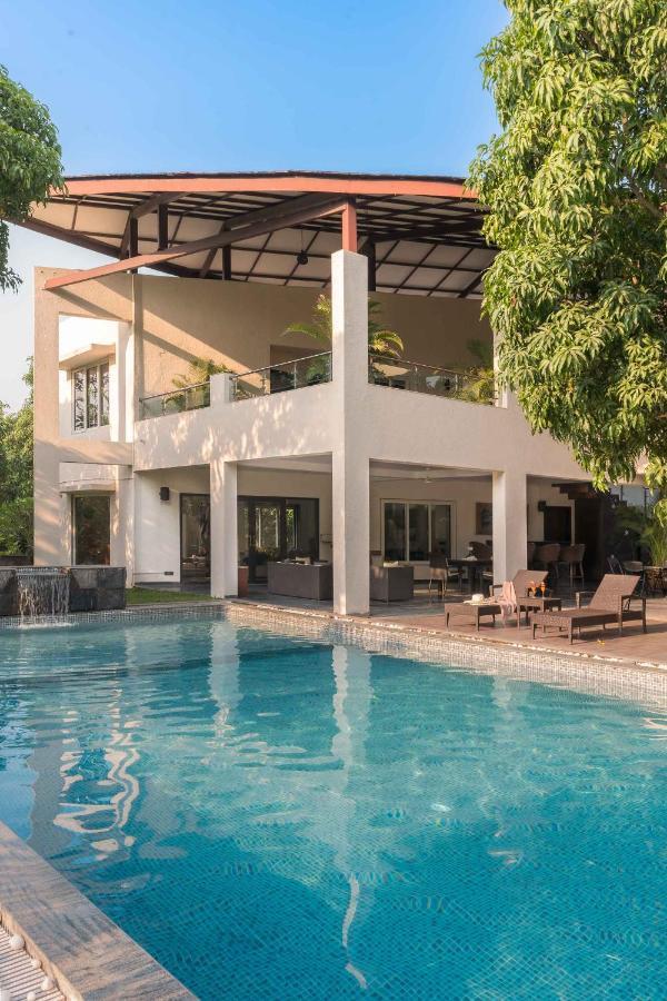 The Leaf By Stayvista - An Enchanting Escape Offering A Pool, Terrace, Lush Lawn, Contemporary Interiors, And Indoor Games アリバグ エクステリア 写真