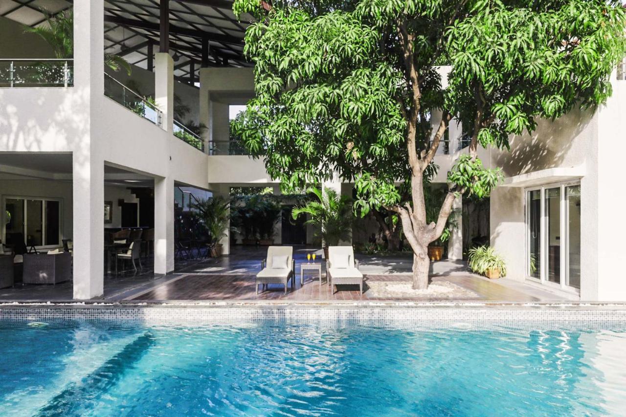 The Leaf By Stayvista - An Enchanting Escape Offering A Pool, Terrace, Lush Lawn, Contemporary Interiors, And Indoor Games アリバグ エクステリア 写真